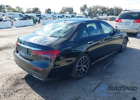 2022 Mercedes-Benz E 350 z USA, uszkodzony, nr VIN W1KZF8DB2NB096182